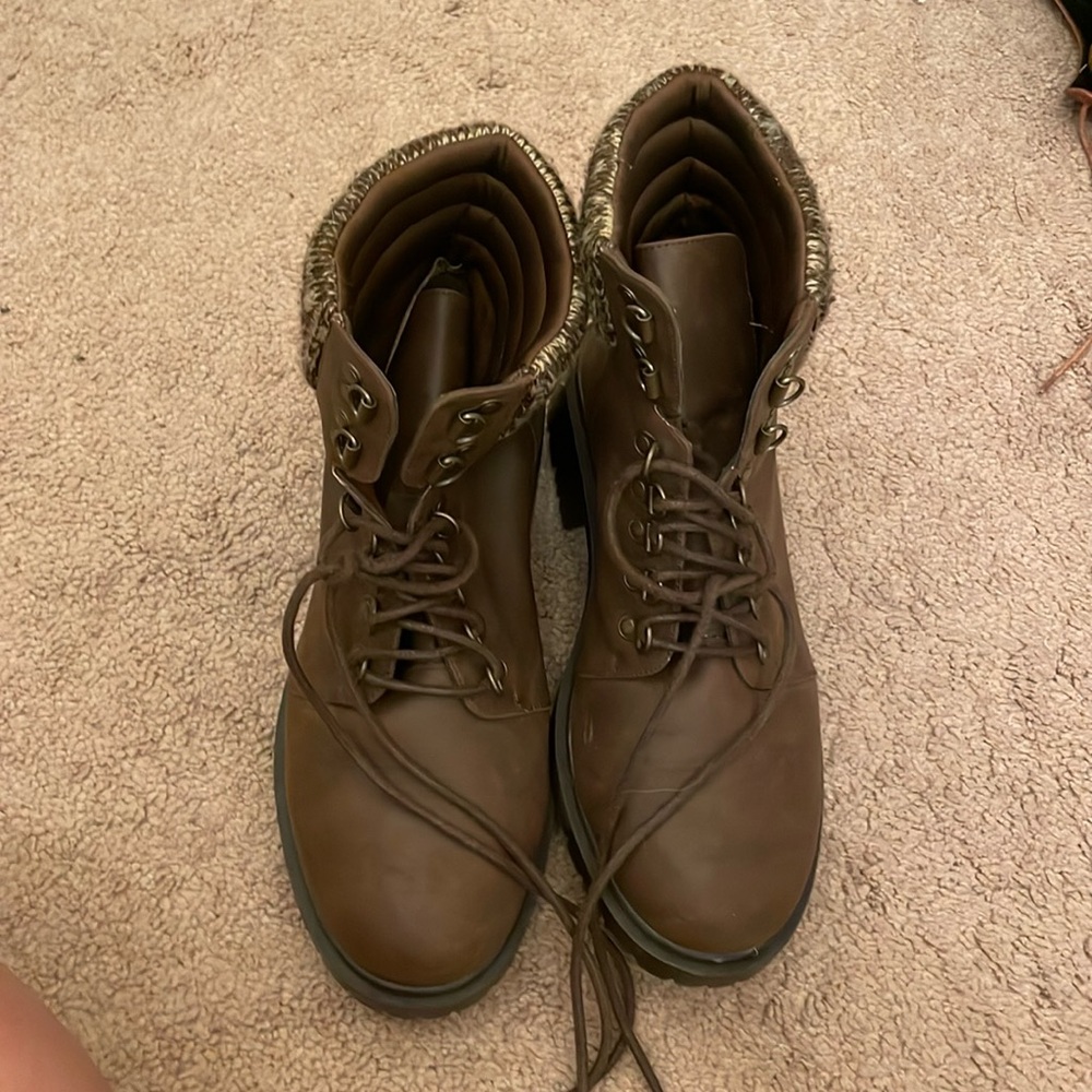 Women’s brown boots 10W